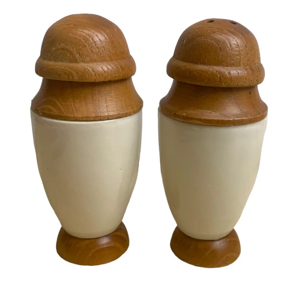 VTG RARE 1950’s Teak Wood & Ceramic Shabby Chic Floral Salt & Pepper Shakers - Picture 5 of 7